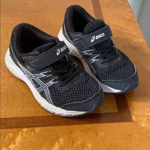 ASICS tennis shoes